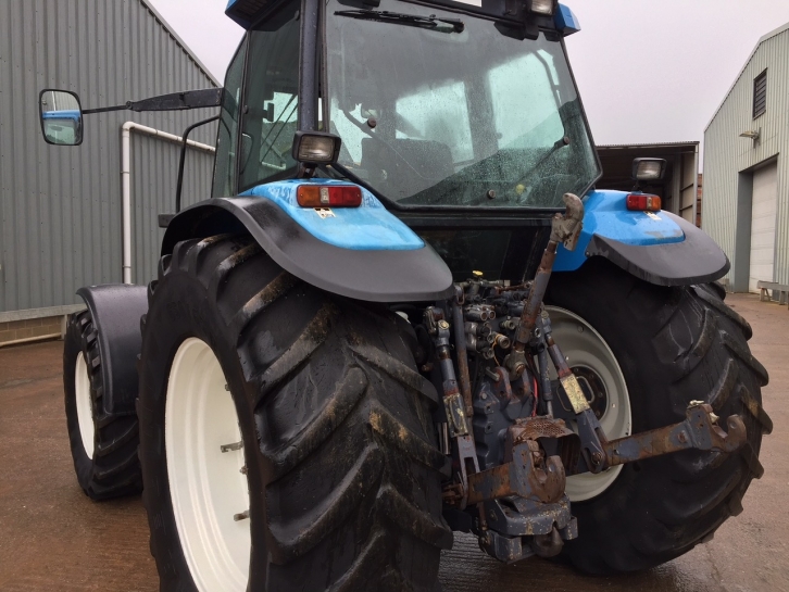 New Holland 8560