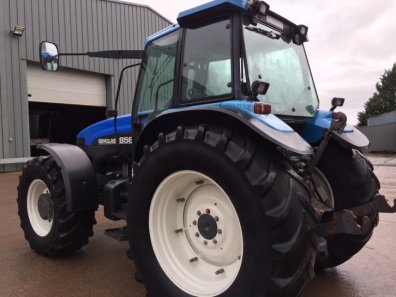 New Holland 8560