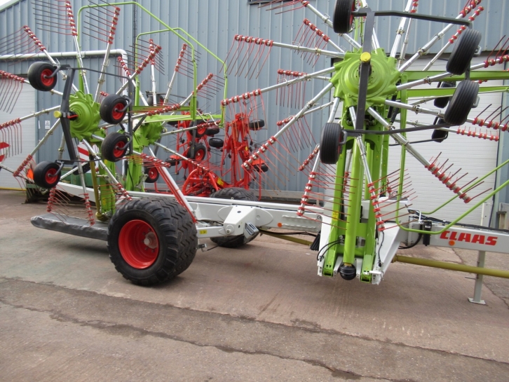 Claas Liner 3600 4 rotor rake