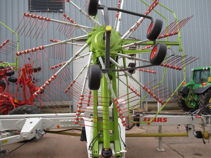 Claas Liner 3600 4 rotor rake