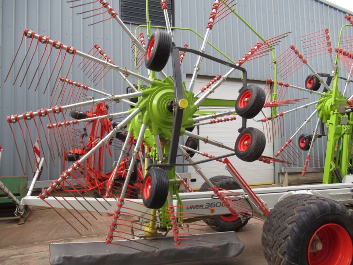 Claas Liner 3600 4 rotor rake