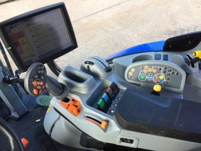 New Holland T7.210