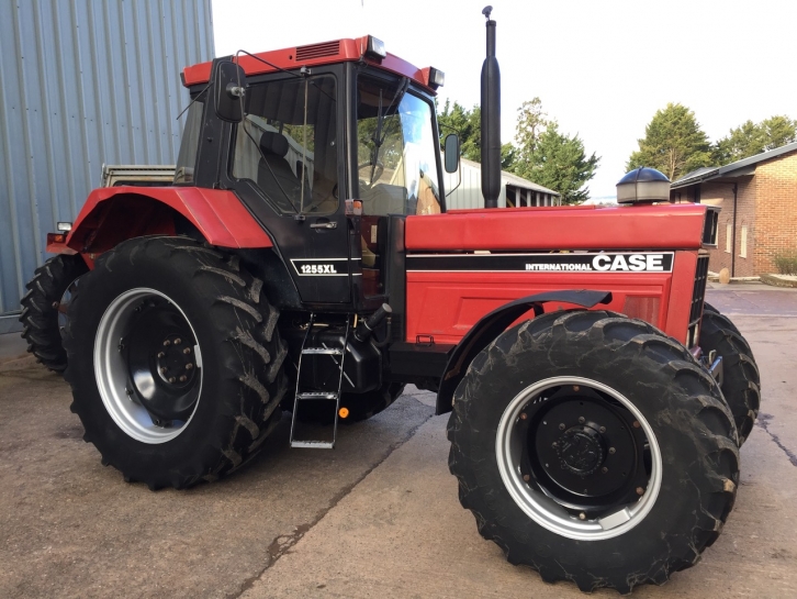 Case International 1255XL