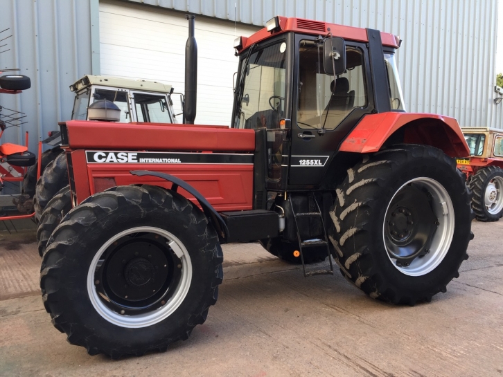 Case International 1255XL