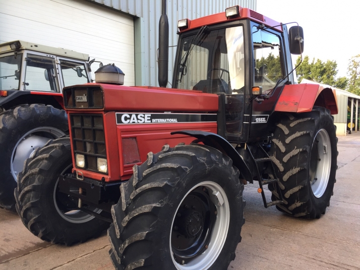 Case International 1255XL