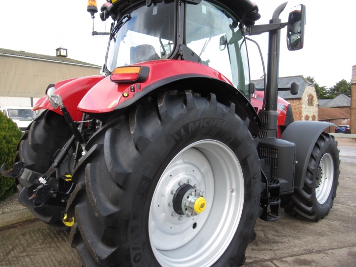 Case Puma 220