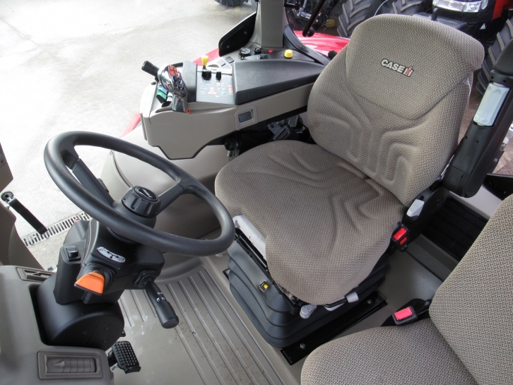 Case Puma 220