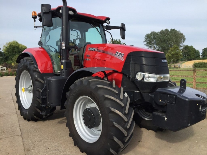 Case Puma 220