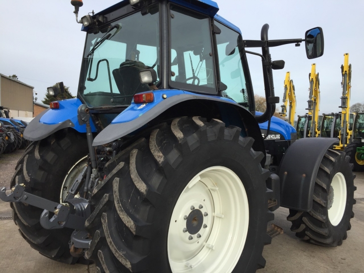 New Holland TM 165