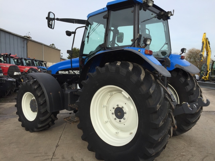 New Holland TM 165