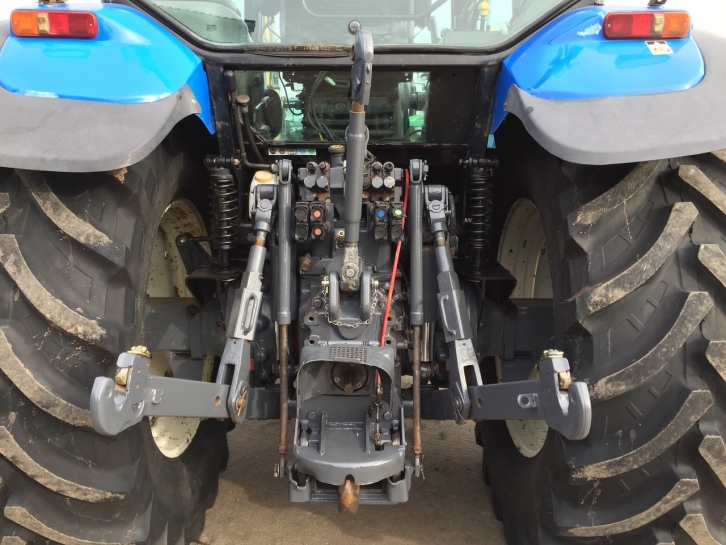 New Holland TM 165