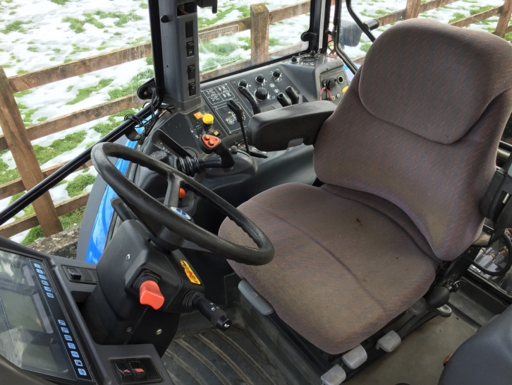 New Holland TM 165