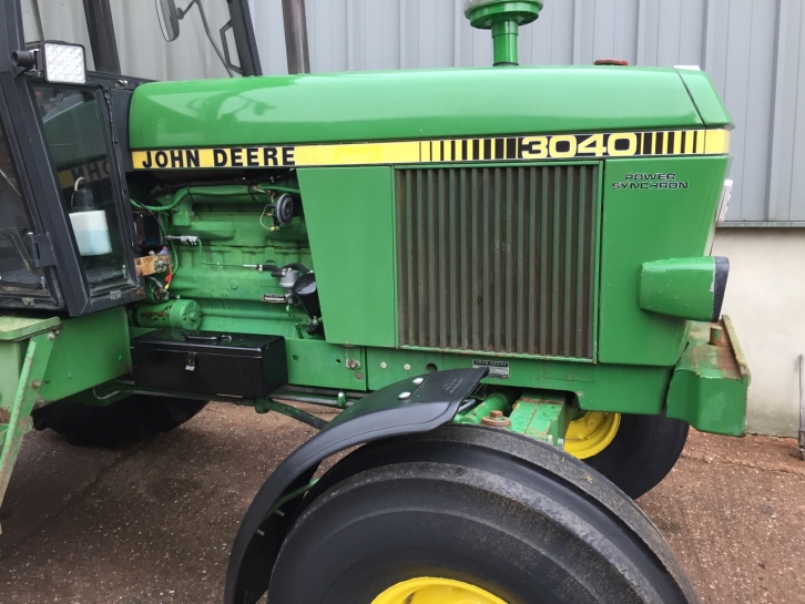 John Deere 3040