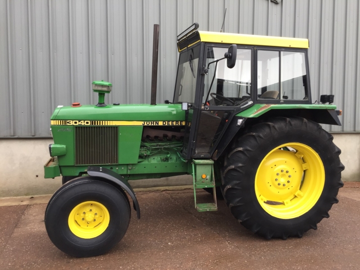 John Deere 3040
