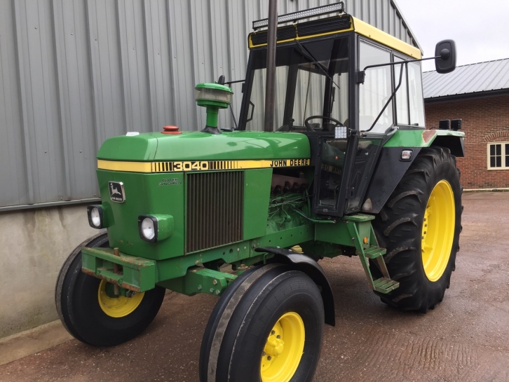 John Deere 3040