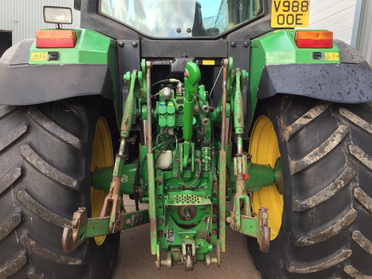 John Deere 6910