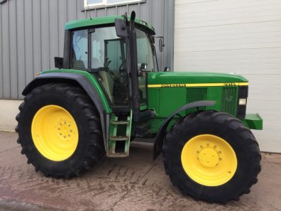 John Deere 6910