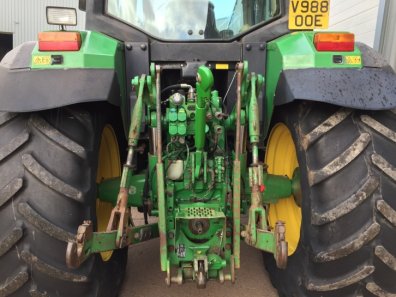 John Deere 6910