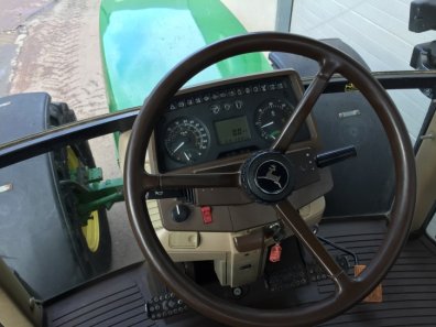 John Deere 6910