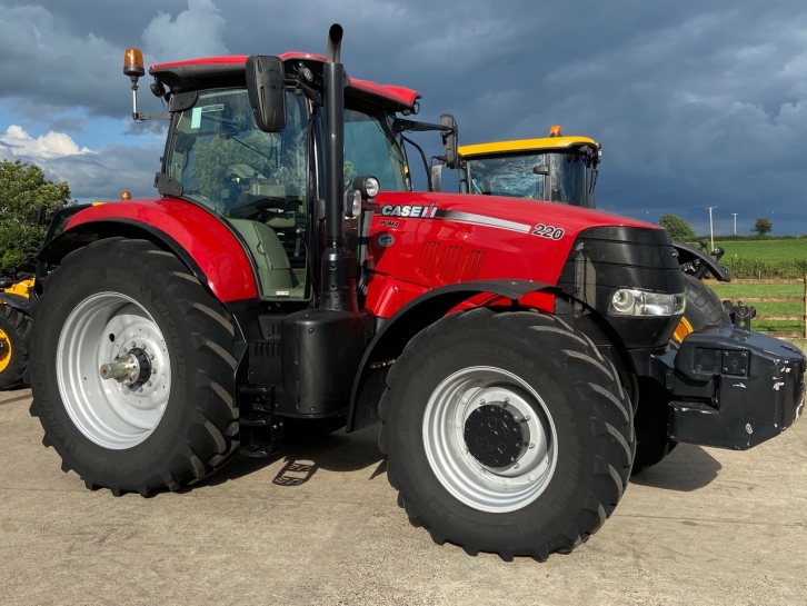 Case Puma 220