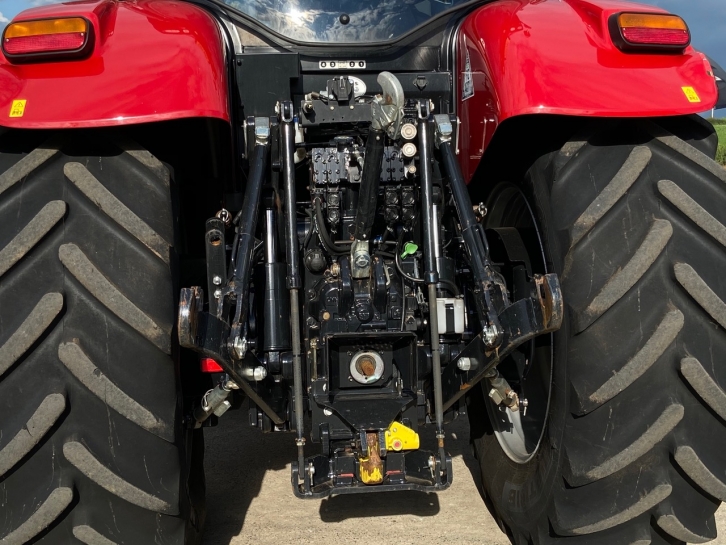 Case Puma 220