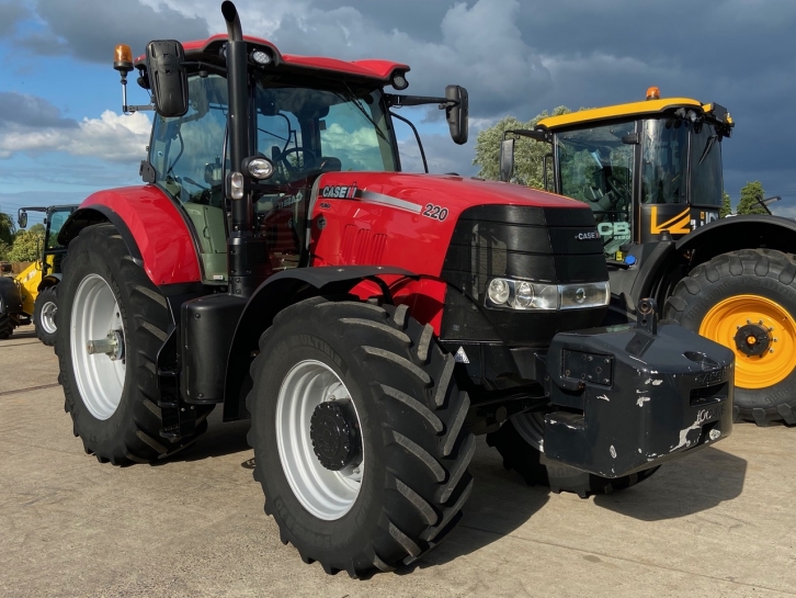 Case Puma 220