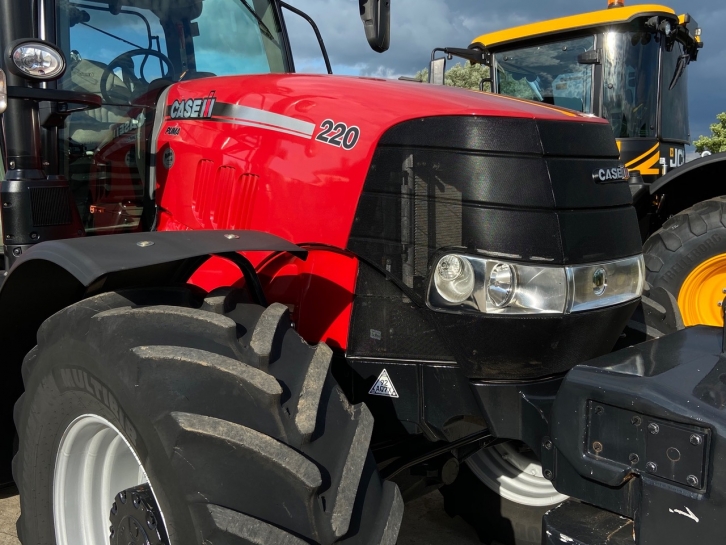 Case Puma 220