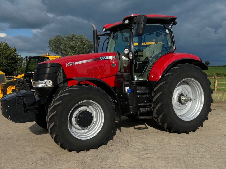 Case Puma 220