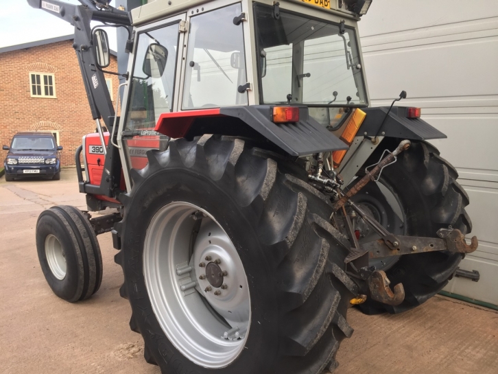 Massey Ferguson 390