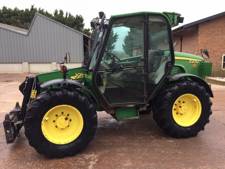 John Deere 3200