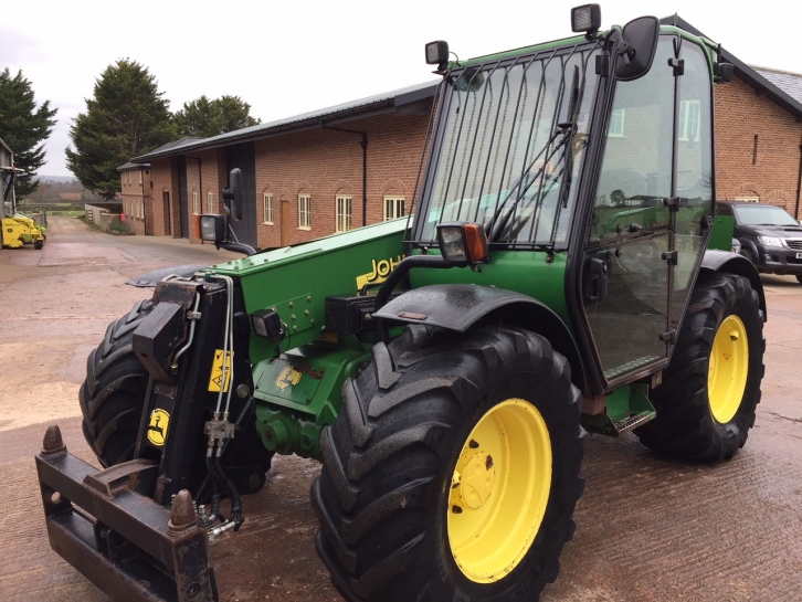 John Deere 3200