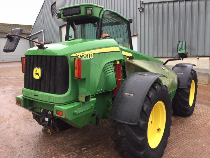 John Deere 3200
