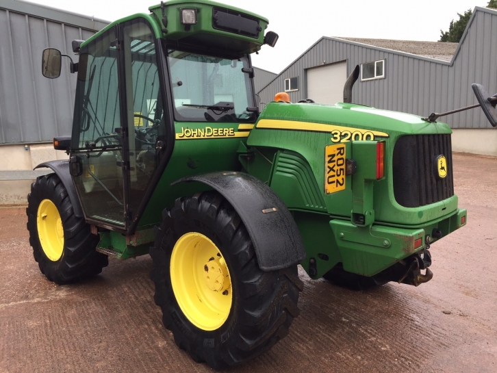 John Deere 3200