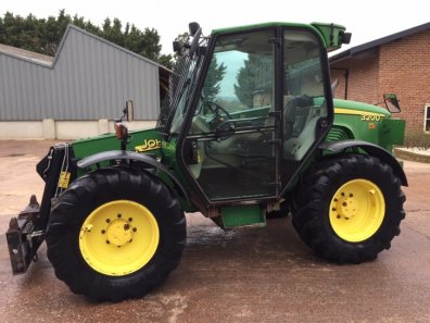 John Deere 3200