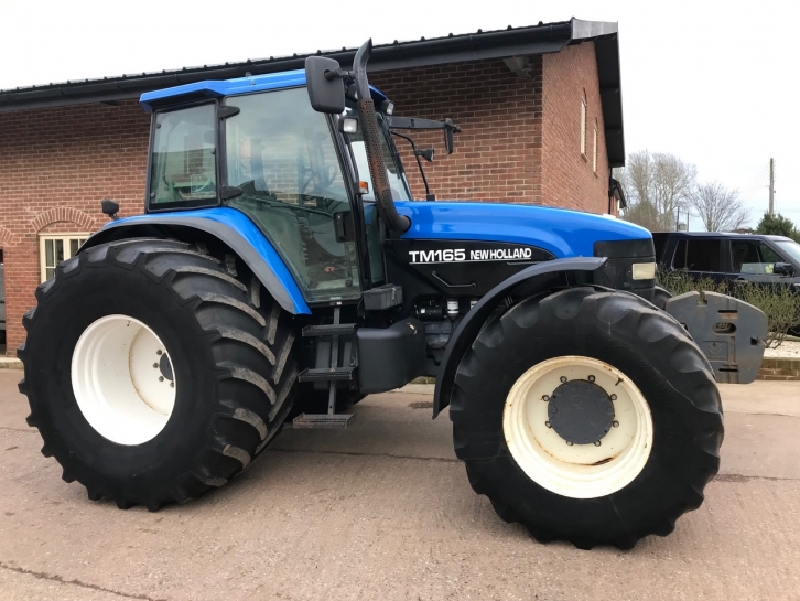 New Holland TM165