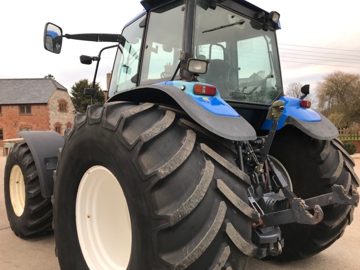 New Holland TM165