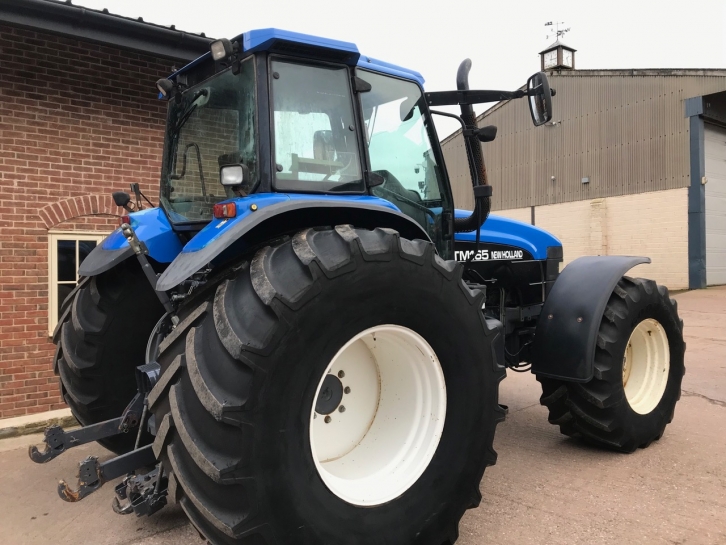 New Holland TM165