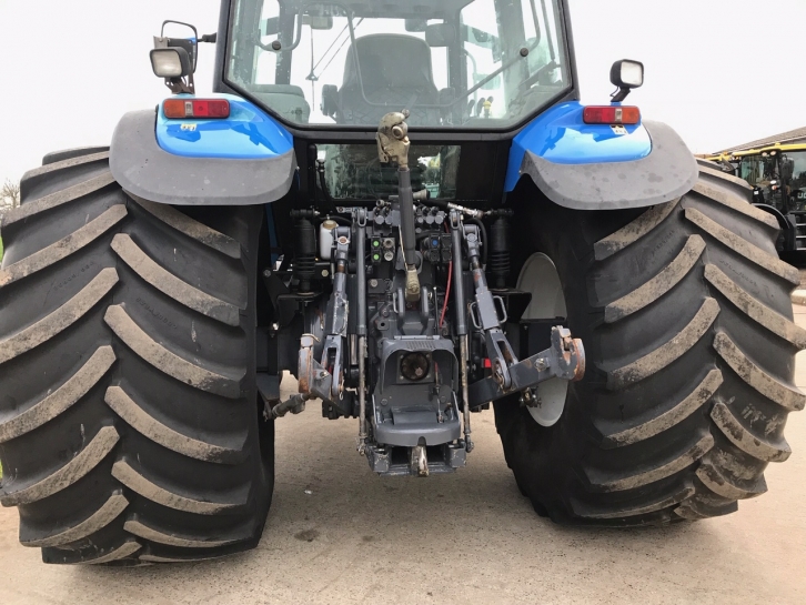 New Holland TM165
