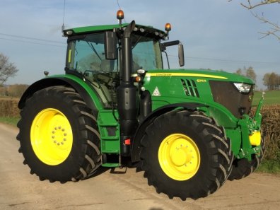 John Deere 6215R