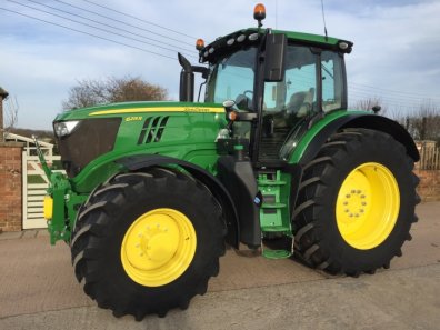 John Deere 6215R