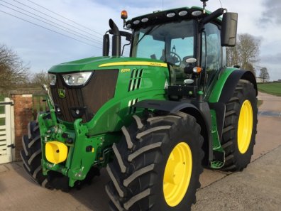 John Deere 6215R