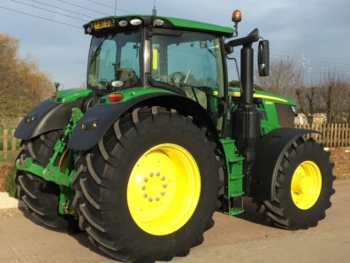 John Deere 6215R