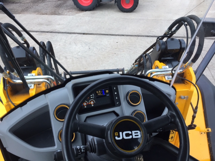 JCB 435S
