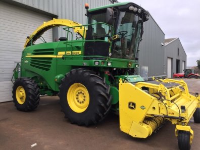 John Deere 7350 forager