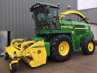 John Deere 7350 forager
