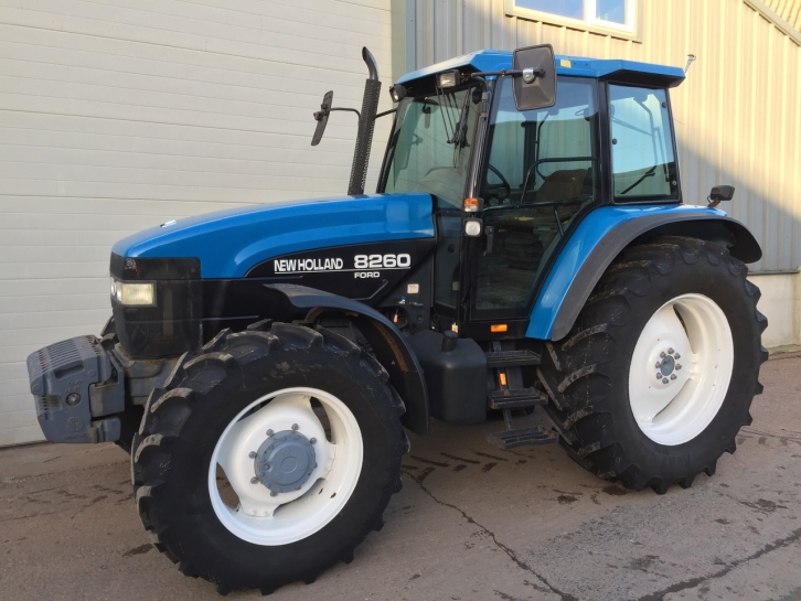 New Holland 8260
