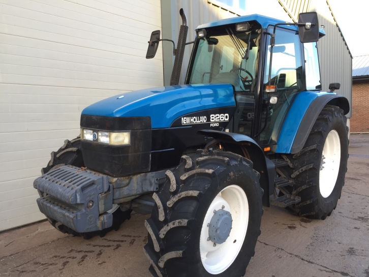 New Holland 8260