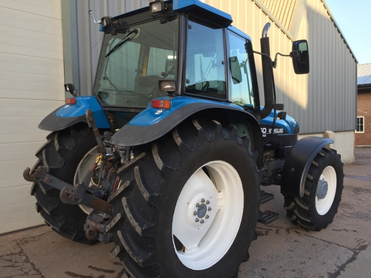 New Holland 8260