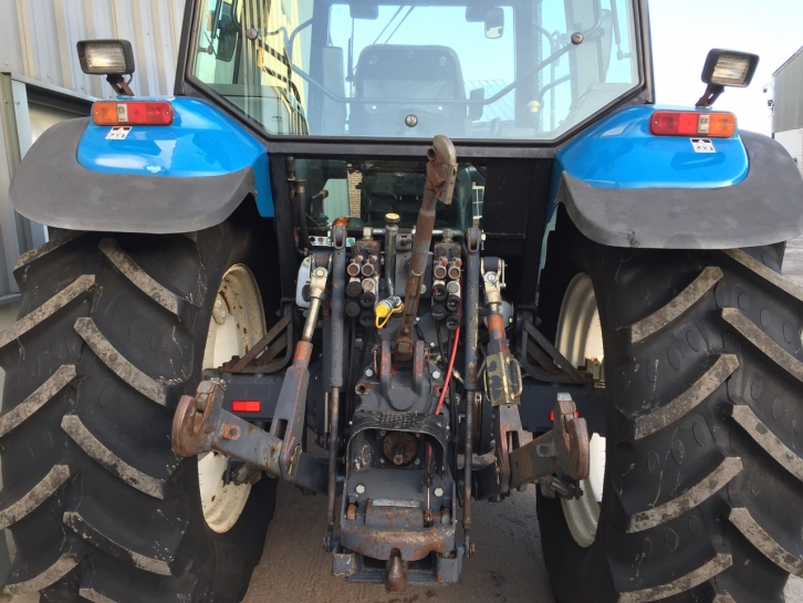 New Holland 8260