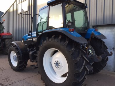 New Holland 8260